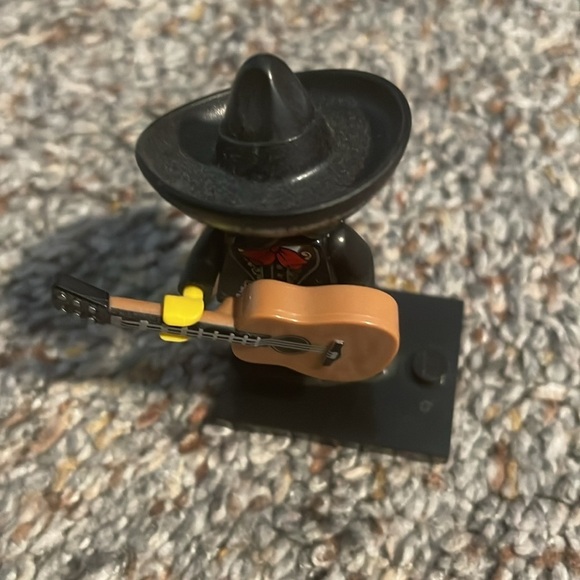 Lego Mariachi Singer Minifigure - Picture 2 of 3